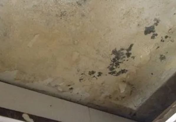 新巴尔虎左阳台漏水维修公司分享下新巴尔虎左卫生间渗水维修需要注意哪些问题。